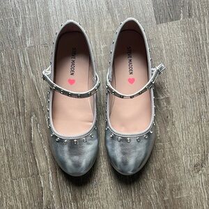 Steve Madden Silver Dress Shoes with Textured Soles